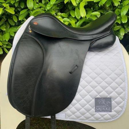 Image 1 of Kent and Masters 17.5 inch high wither dressage saddle