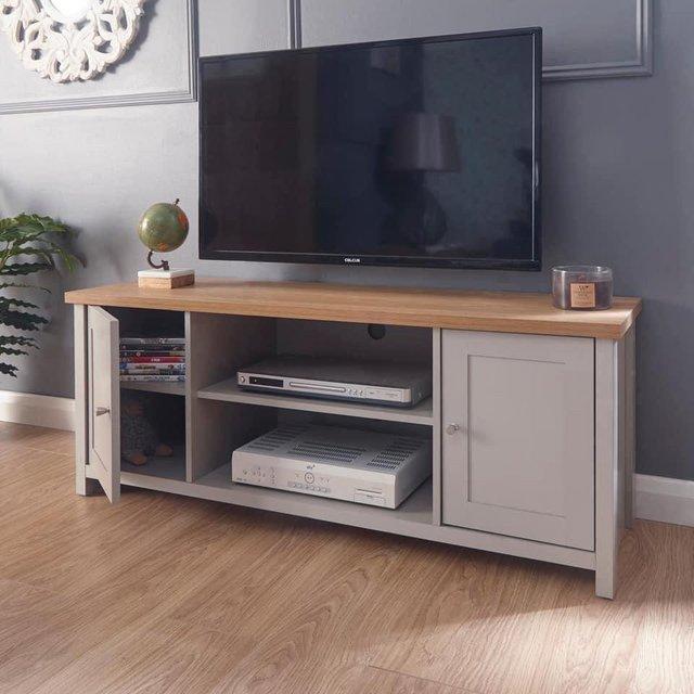 Preview of the first image of Lancaster large TV unit ———————————-.