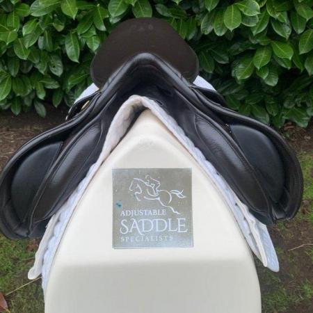 Image 6 of kent and masters s series 17.5 inch jump saddle