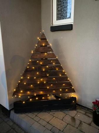 Image 1 of Wooden pallet case Christmas tree