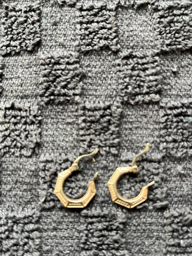 Preview of the first image of Small Creole Earrings 9ct Gold………..