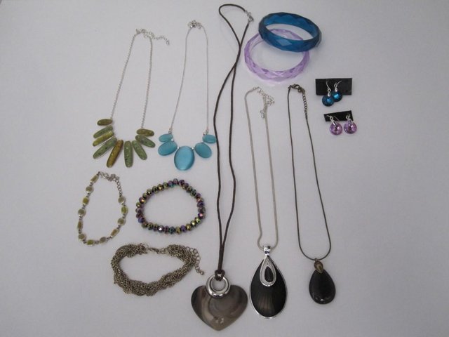 Preview of the first image of Costume jewellery bundle 7.