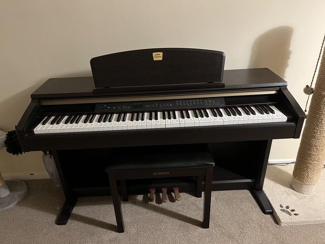 Preview of the first image of Yamaha  Clavinova CLP 130.