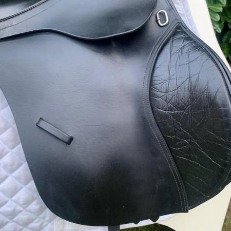 Image 11 of Kent & Masters 17 inch Original Flat-Back saddle