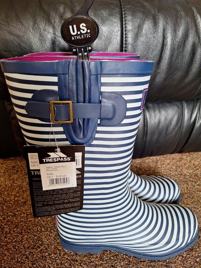 Preview of the first image of BNWT Trespass Ladies Size 7 Wellies Navy.