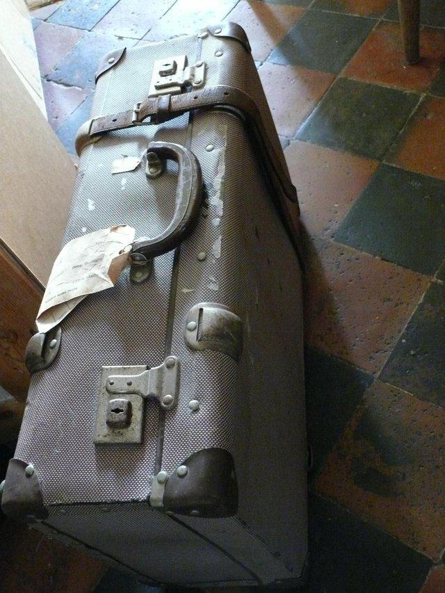 Preview of the first image of Vintage Suitcase Pullman Fibre.