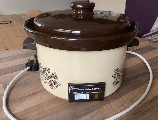 Preview of the first image of Swan ceramic electric slow cooker.