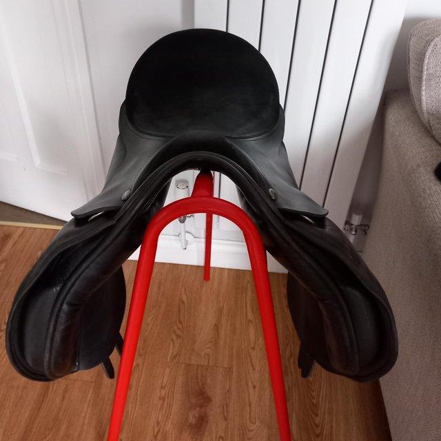 Preview of the first image of 17.5" Manor Saddlery Saddle Wide Fit.