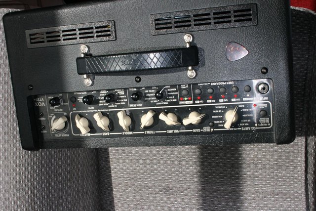 Image 3 of Vox VT20 Modelling Guitar Amplifier