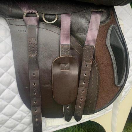 Image 9 of Kent and Masters 17.5 inch cob saddle
