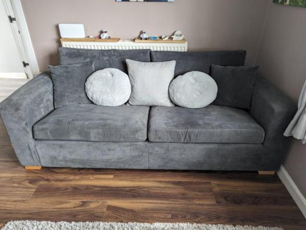 Image 2 of Valencia 3 seater sofa and armchair