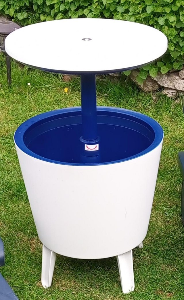 Preview of the first image of Keter Coolbar 30L Ice Bucket Table.