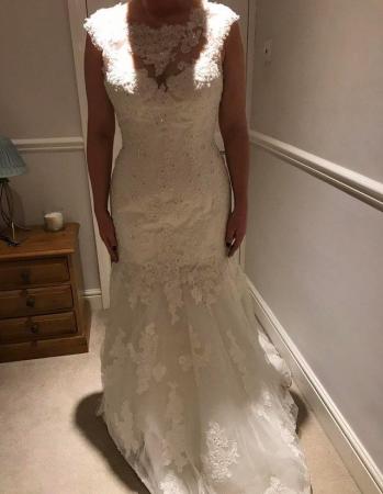 Image 3 of Beautiful Ivory Wedding Dress never been worn! S12 unaltered