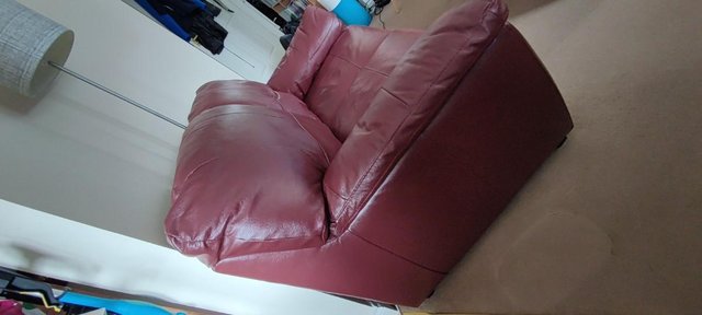 Image 3 of 100% top grain leather 2 seater sofa in burgundy