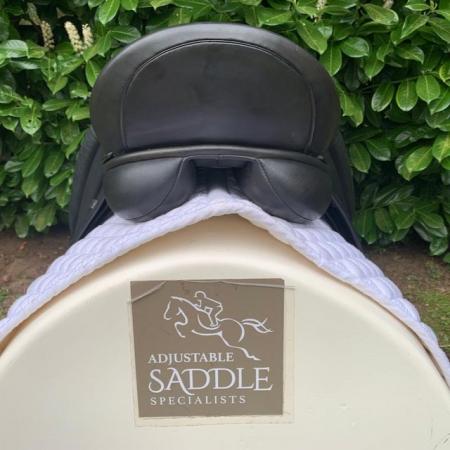 Image 18 of Monarch gfs 17 inch dressage saddle
