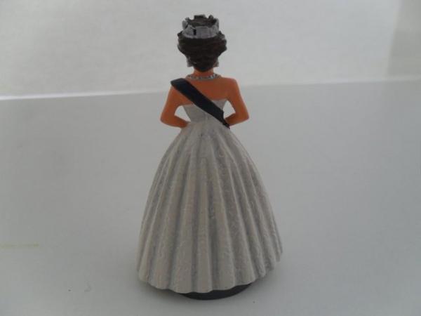 Image 5 of 3 William Britain's Queen Elizabeth wearing traditional gown