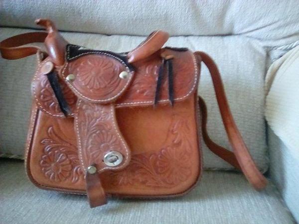 Image 2 of Ladies western leather saddle bag