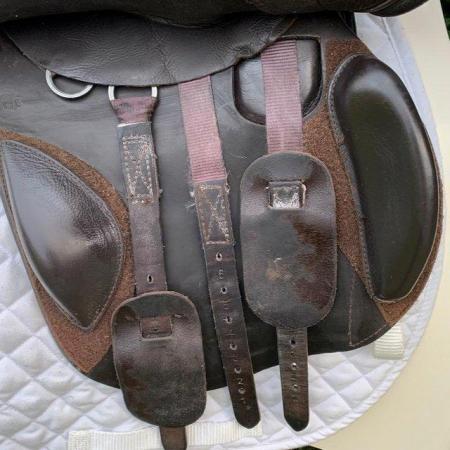 Image 12 of Kent & Masters 17” S-Series Anatomic saddle