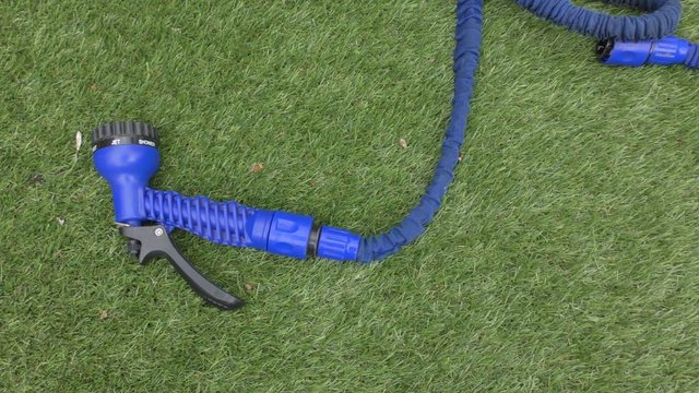 Image 3 of Flexible expanding hose with spray head