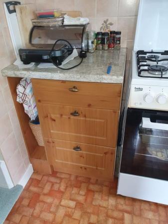 Image 2 of Several kitchen cupboards with doors and hinges