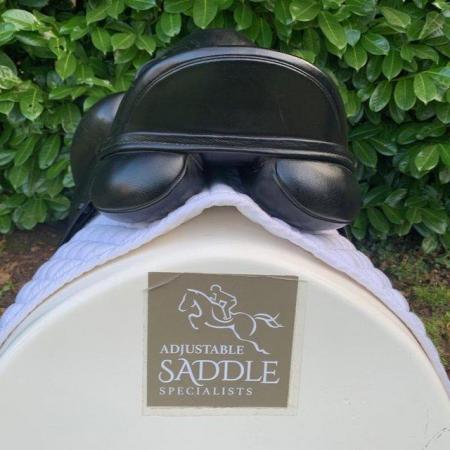 Image 16 of Kent & Masters 17.5” S-Series High Wither Dressage saddle