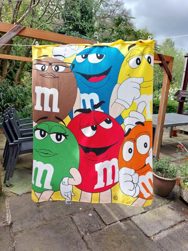 Preview of the first image of M&M's fleece blanket 75x125 cm.