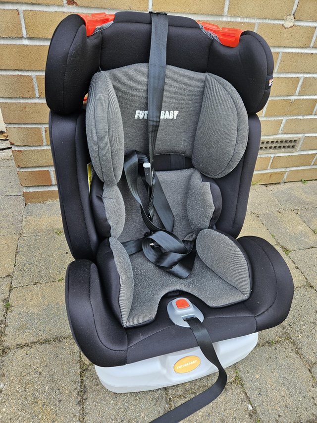 Preview of the first image of Childs isofix car seat, good condition.