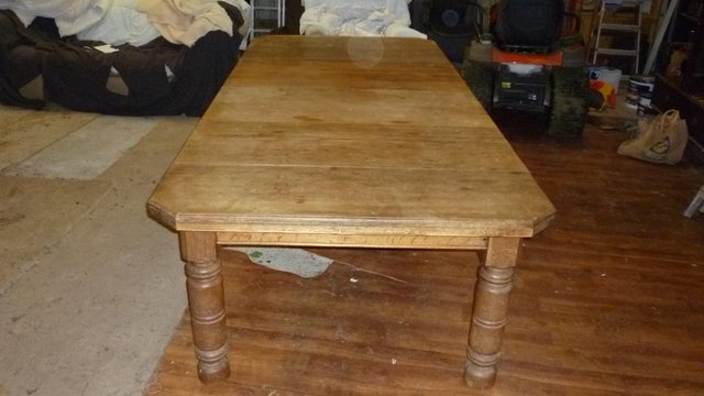 Image 1 of victorian table that extends or reduces with a winder