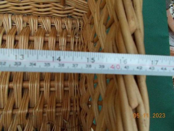 Image 1 of Wicker basket with a handle in excellent condition