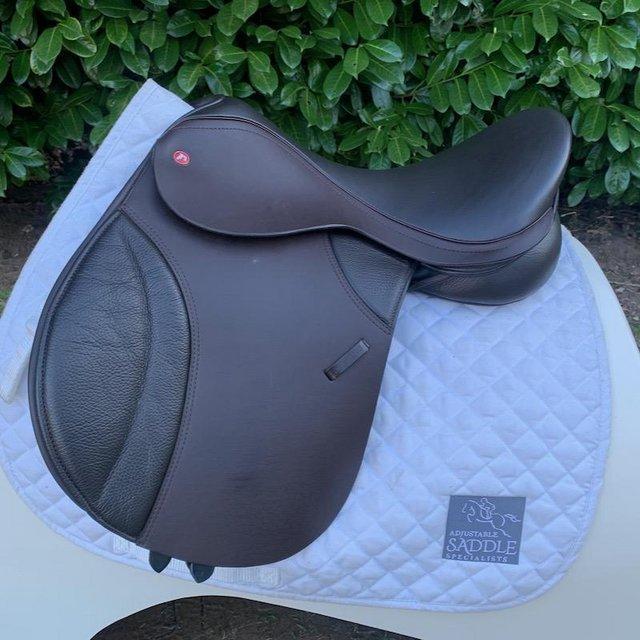 Preview of the first image of Thorowgood T8 17 inch compact saddle (S2989).