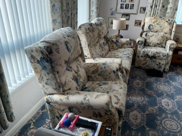 Image 1 of HSL Lounge Suite Settee, Riser Reciner and chair