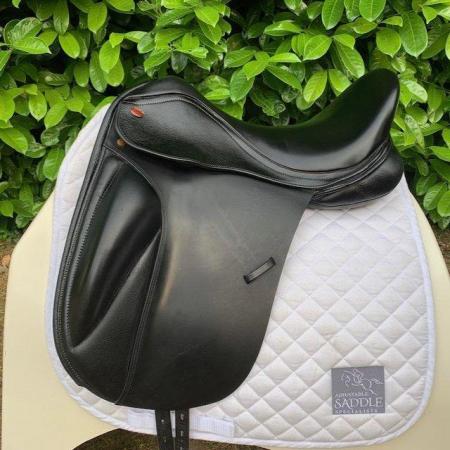 Image 1 of Kent & Masters 17.5 inch S-Series Surface Block Dressage