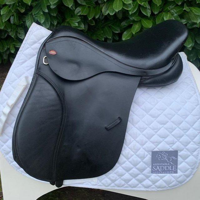 Preview of the first image of Kent And Masters 17 inch Cob saddle.