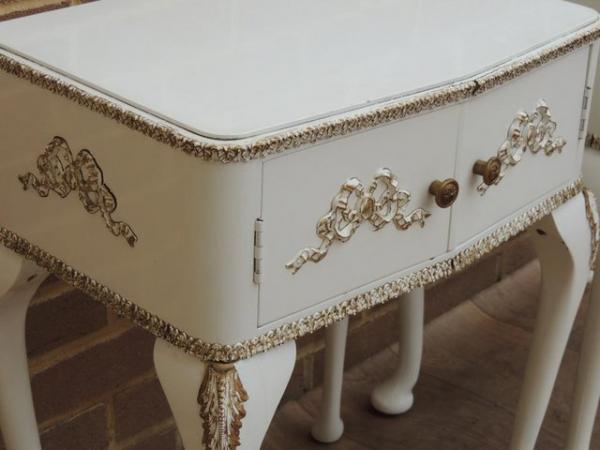 Image 8 of Pair of Queen Anne Glossy Bedside Tables (UK Delivery)