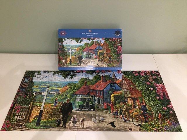 Preview of the first image of Gibson 636 piece jigsaw titled A Morning Stroll..