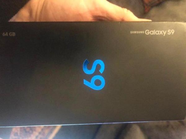Image 3 of samsung S9 mobile phone complete with charger