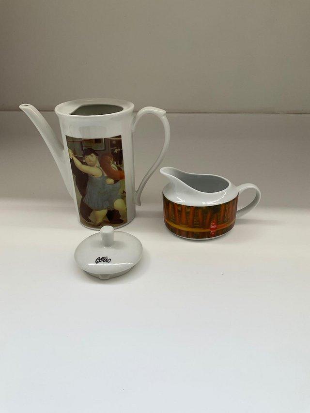 Preview of the first image of a coffee pot and a milk/cream pot after Botero.
