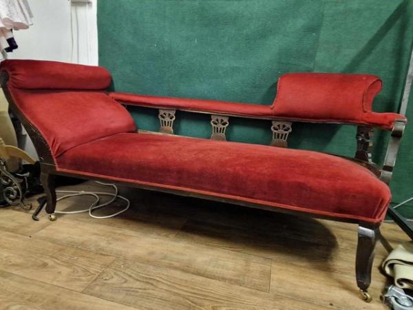 Image 2 of Vintage red velvet chaise longue