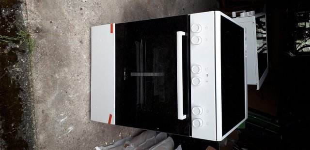 Image 3 of Bosch HKA 090220 Freestanding elec cooker with ceramic hob