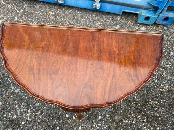 Image 2 of Vintage solid mahogany curved end table lamp table