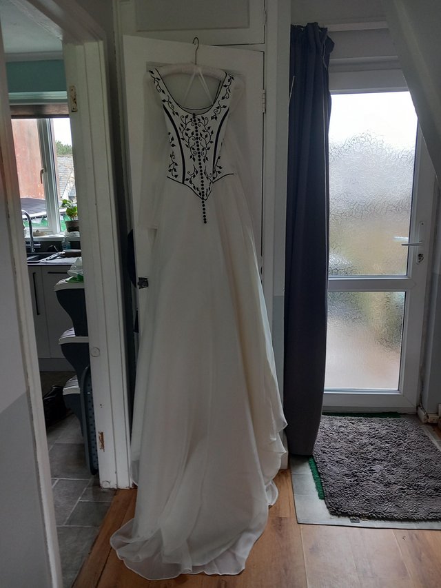Preview of the first image of Beautiful Ivory Wedding Dress.