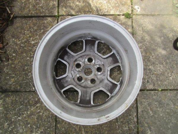Image 3 of Land Rover original equipment alloy wheel 8Jx16