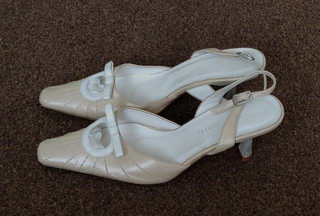 Preview of the first image of Ladies Beige/Cream Sling Back Shoes With Bow Detail - Size 4.
