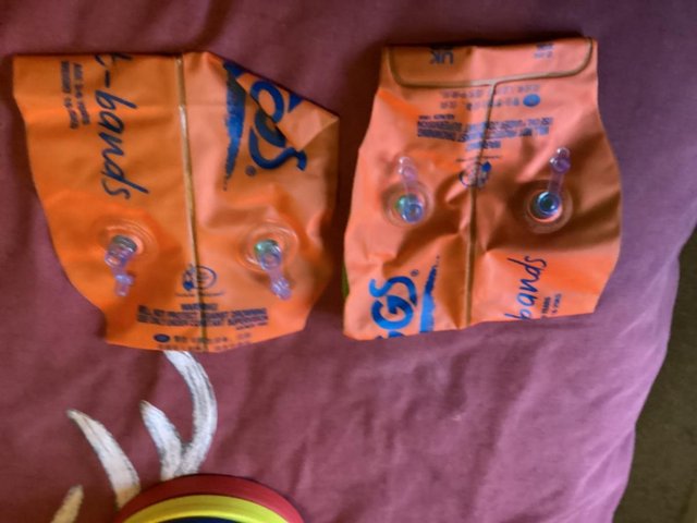 Preview of the first image of Zoggs Pair of Blow up orange arm bands age 3-6 years.