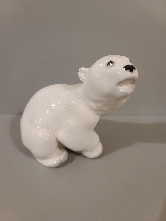 Preview of the first image of Lomonosov polar bear figure.