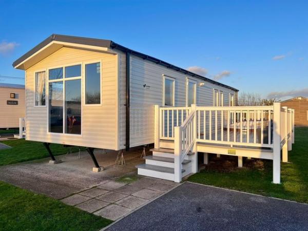Image 3 of REDUCED PRICE DECKING & TUB CENTRAL HEATED PARKING CARAVAN