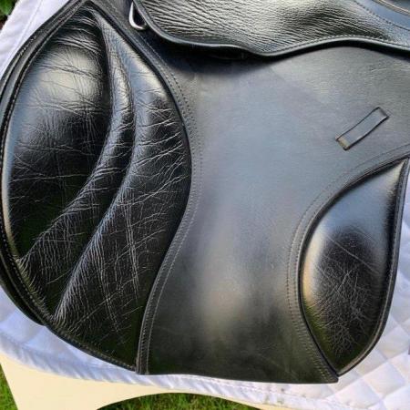 Image 2 of Kent and masters 16.5 inch pony jump saddle
