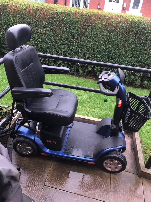 Preview of the first image of Blue mobility scooter pride Cult deluxe 2.0.