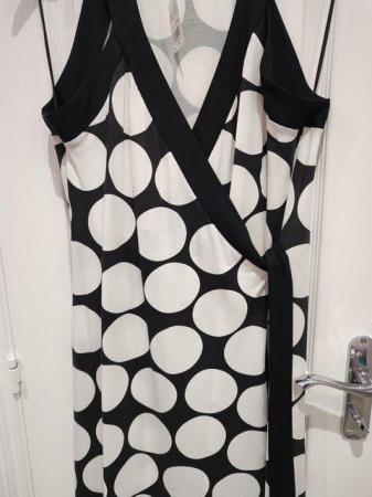 Image 8 of New with Tags Wallis Summer Wrap Dress Size 16