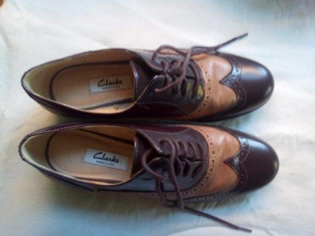 Preview of the first image of Clarks two-tone lace-up women;s shoes. Size 4.5 D.